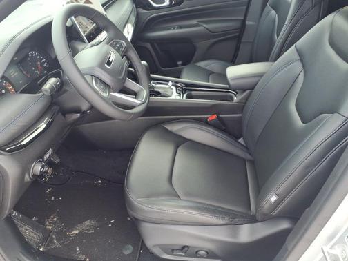 Silver Zynith Metallic Clearcoat 2026 Jeep Compass Limited