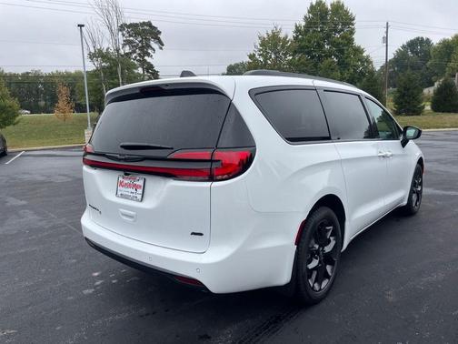 2026 Chrysler Pacifica L