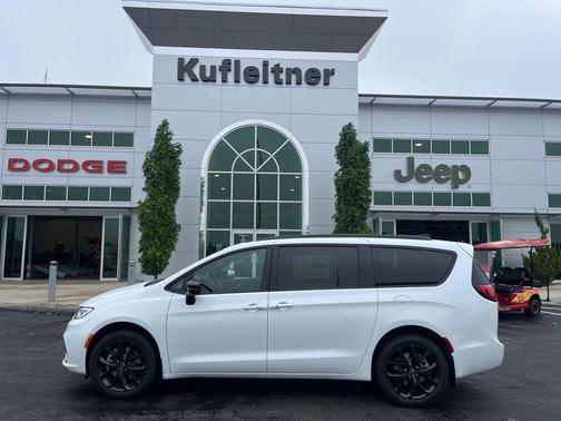 2026 Chrysler Pacifica L