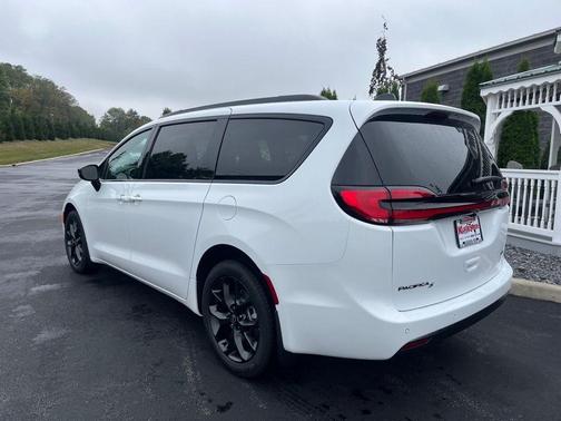 2026 Chrysler Pacifica L