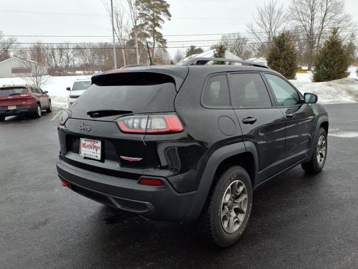 Diamond Black Crystal Pearlcoat 2021 Jeep Cherokee Trailhawk