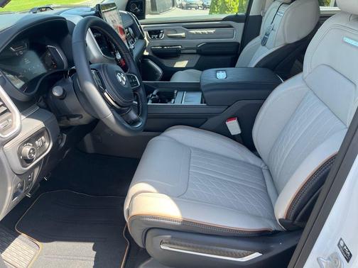 2025 RAM 1500 ST