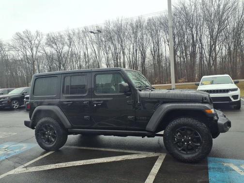 Black Clearcoat 2022 Jeep Wrangler Unlimited Sport