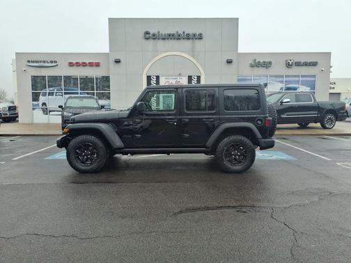 Black Clearcoat 2022 Jeep Wrangler Unlimited Sport
