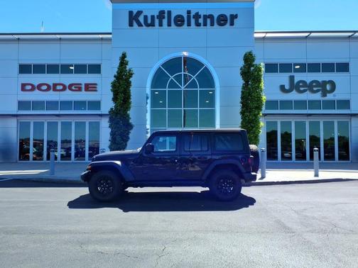 Black Clearcoat 2022 Jeep Wrangler Unlimited Sport