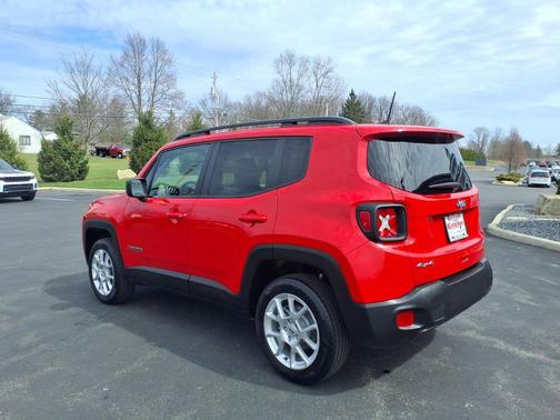 Colorado Red Clearcoat 2022 Jeep Renegade Latitude