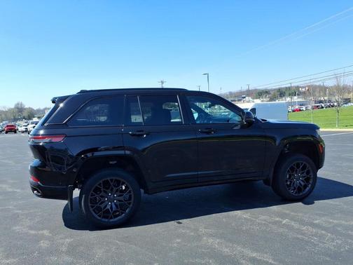Diamond Black Crystal Pearlcoat 2025 Jeep Grand Cherokee Summit