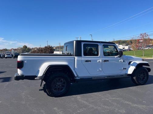 2024 Jeep Gladiator Sport S