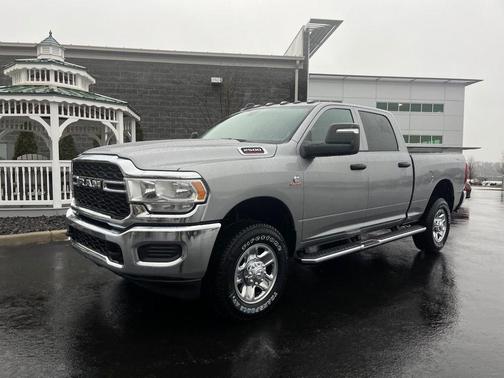 2024 RAM 2500 Tradesman Crew Cab 4x4 6'4' Box