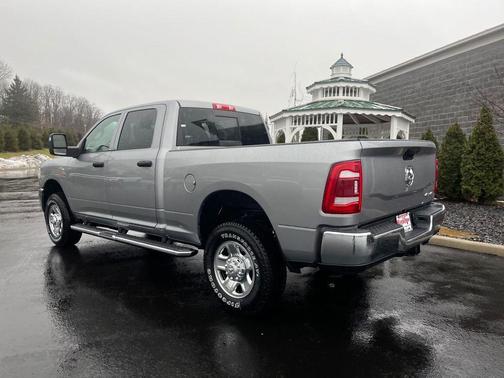 2024 RAM 2500 Tradesman Crew Cab 4x4 6'4' Box