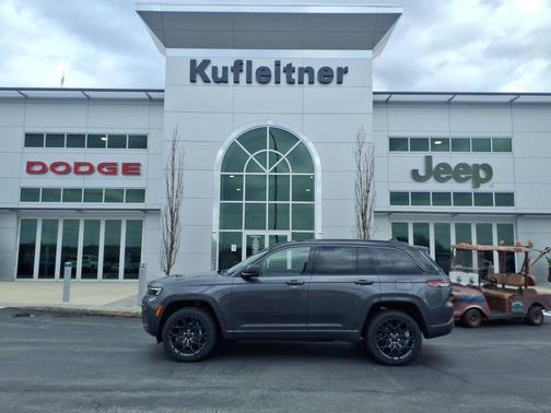 baltic gray metallic clearcoat 2026 Jeep Grand Cherokee Summit