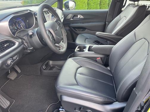 2025 Chrysler Pacifica L