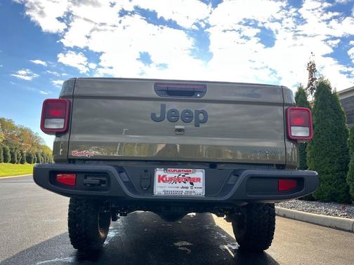 2025 Jeep Gladiator High Tide