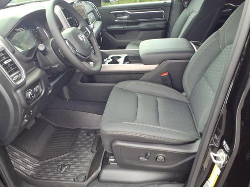 Diamond Black Crystal Pearlcoat 2026 RAM 1500 Big Horn/Lone Star