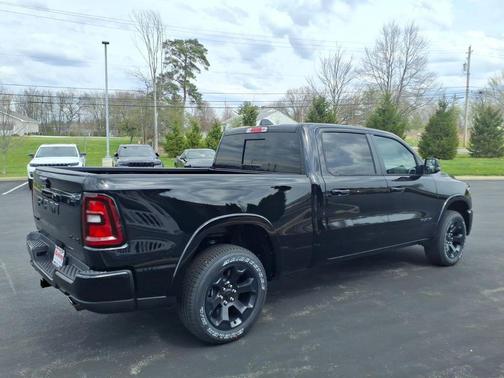 Diamond Black Crystal Pearlcoat 2026 RAM 1500 Big Horn/Lone Star
