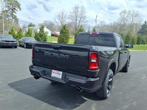 Diamond Black Crystal Pearlcoat 2026 RAM 1500 Big Horn/Lone Star