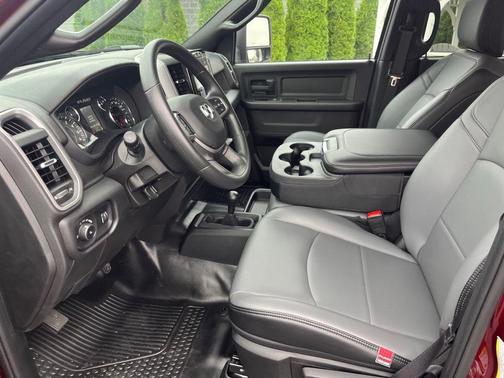 2024 RAM 2500 Tradesman Crew Cab 4x4 6'4' Box