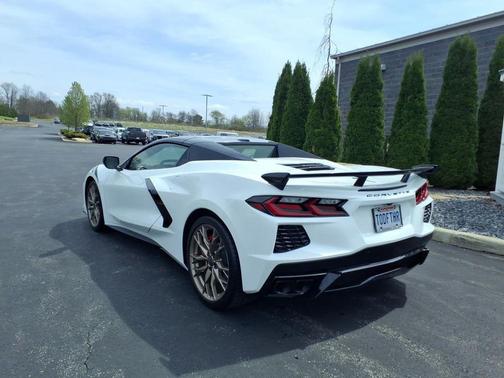 Arctic White 2026 Chevrolet Corvette Stingray w/2LT