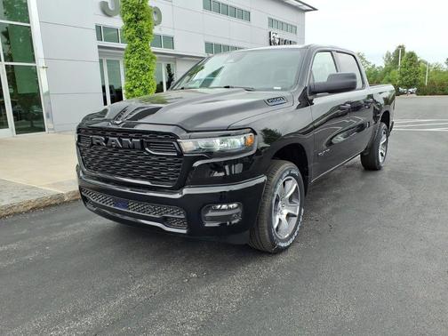 Diamond Black Crystal Pearlcoat 2026 RAM 1500 Express