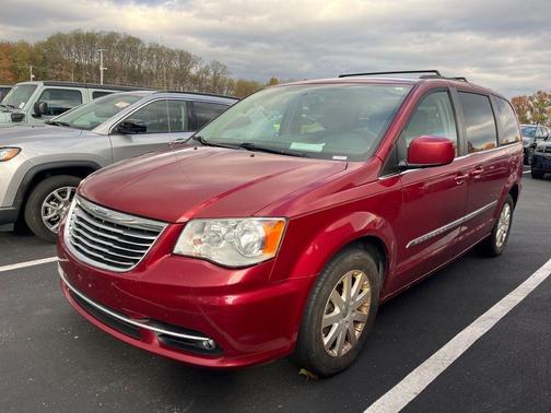 2016 Chrysler Town & Country Touring