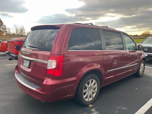 2016 Chrysler Town & Country Touring
