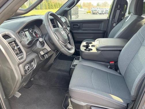 2024 RAM 2500 Tradesman Crew Cab 4x4 6'4' Box