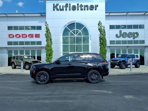 Diamond Black Crystal Pearlcoat 2026 Jeep Grand Cherokee Limited