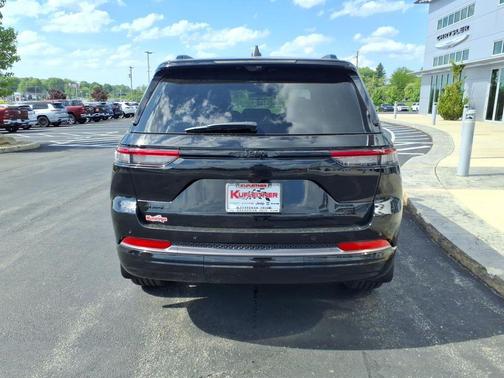 Diamond Black Crystal Pearlcoat 2026 Jeep Grand Cherokee Limited