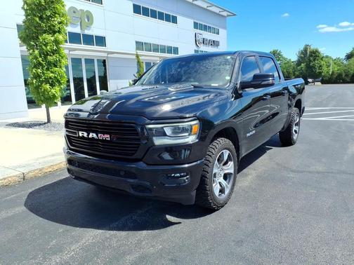 Diamond Black Crystal Pearlcoat 2023 RAM 1500 Laramie