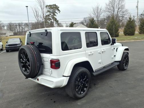 Bright White Clearcoat 2023 Jeep Wrangler 4-Door High Altitude 4x4