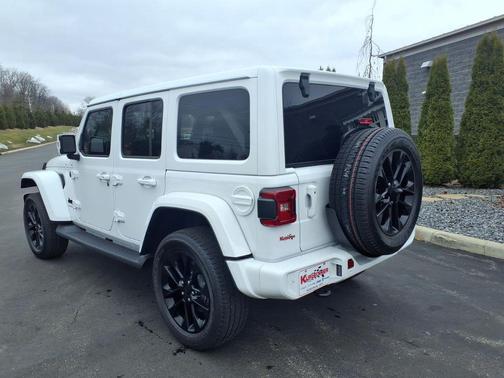 Bright White Clearcoat 2023 Jeep Wrangler 4-Door High Altitude 4x4