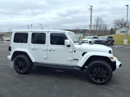 Bright White Clearcoat 2023 Jeep Wrangler 4-Door High Altitude 4x4