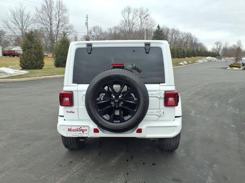 Bright White Clearcoat 2023 Jeep Wrangler 4-Door High Altitude 4x4