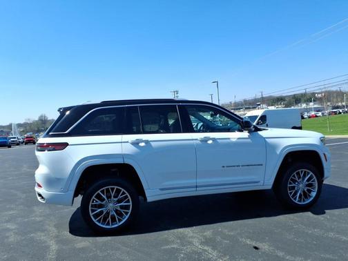 Bright White Clearcoat 2022 Jeep Grand Cherokee Summit