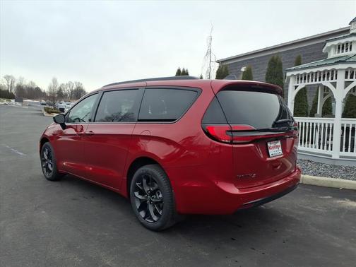 Red Hot Pearlcoat 2026 Chrysler Pacifica L