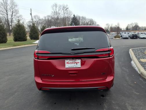 Red Hot Pearlcoat 2026 Chrysler Pacifica L