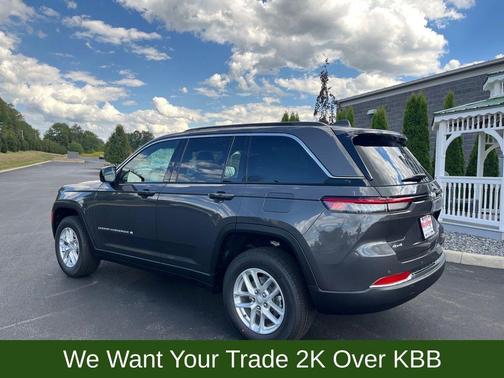 2025 Jeep Grand Cherokee Laredo