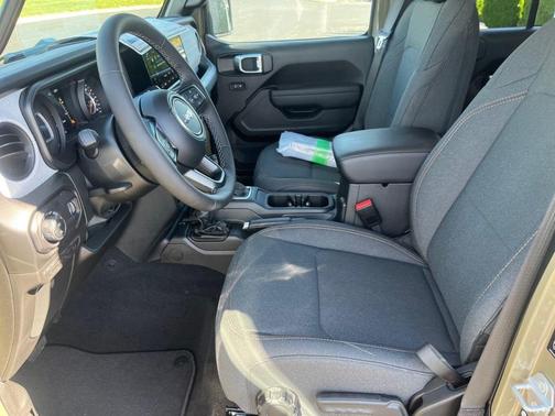 2025 Jeep Gladiator Sport S