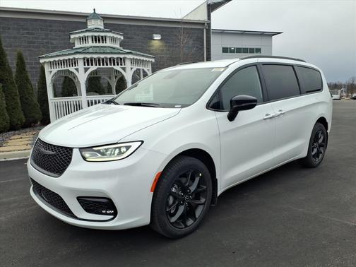 Bright White Clearcoat 2026 Chrysler Pacifica L