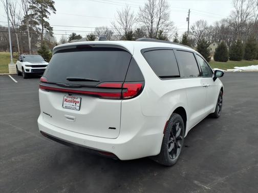 Bright White Clearcoat 2026 Chrysler Pacifica L