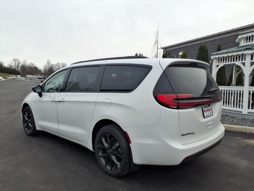 Bright White Clearcoat 2026 Chrysler Pacifica L