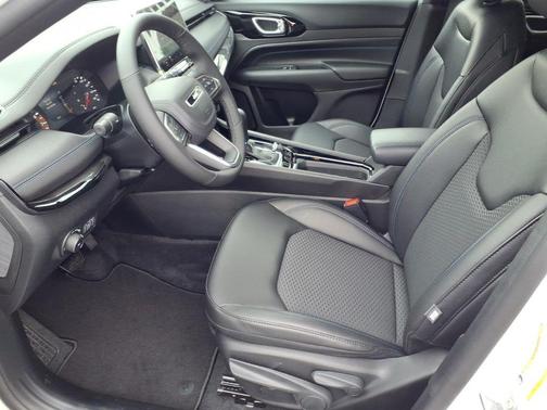 Bright White Clearcoat 2026 Jeep Compass Latitude