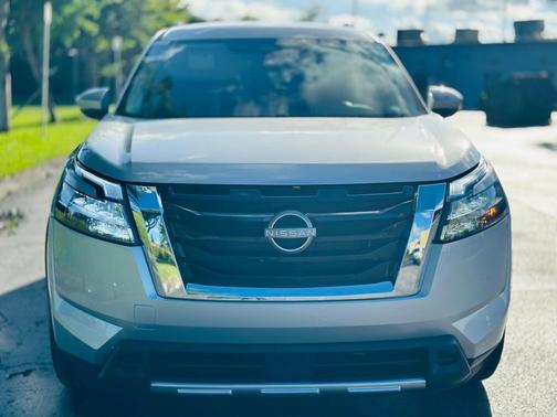 2024 Nissan Pathfinder SV