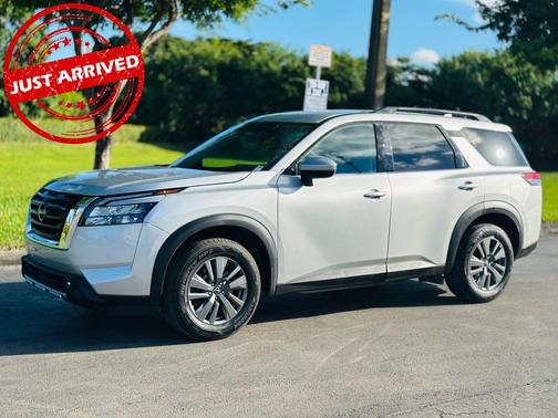 2024 Nissan Pathfinder SV