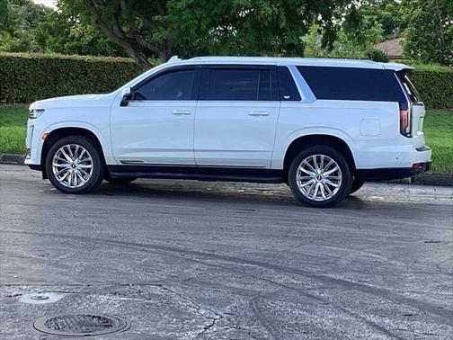 2022 Cadillac Escalade ESV Premium Luxury