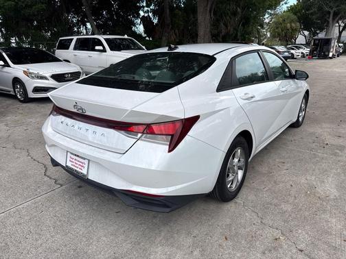 2021 Hyundai ELANTRA SE