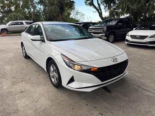 2021 Hyundai ELANTRA SE