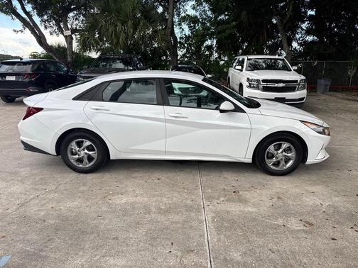 2021 Hyundai ELANTRA SE