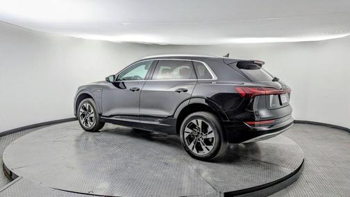 2023 Audi e-tron PREMIUM