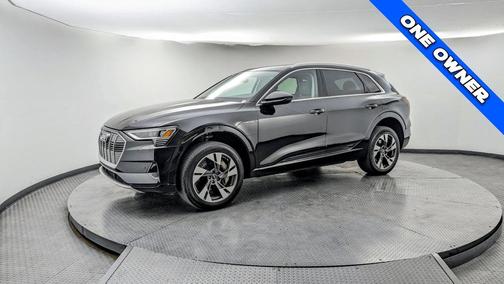 2023 Audi e-tron PREMIUM